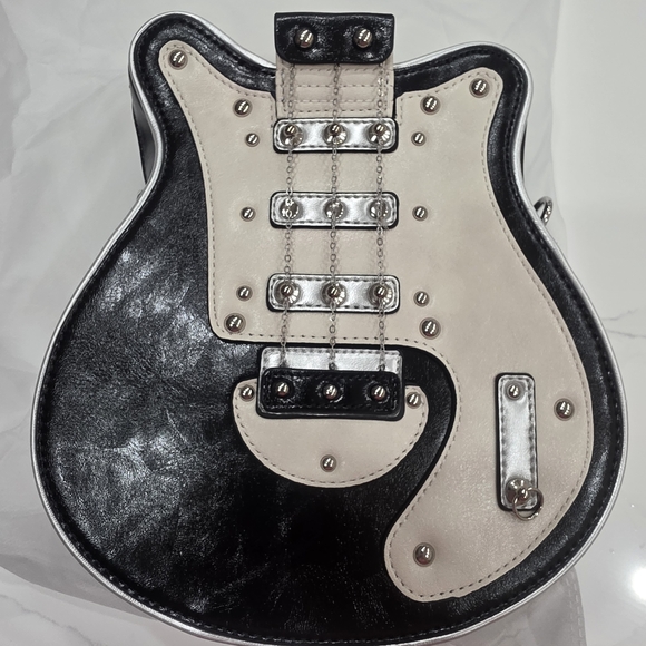 Black and Cream Guitar-Shaped Bag - Picture 1 of 6